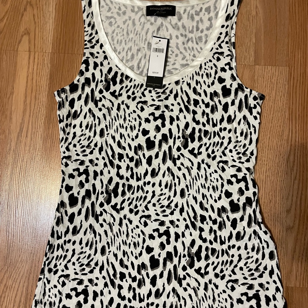 Women’s Banana Republic B&W Leopard Print Top